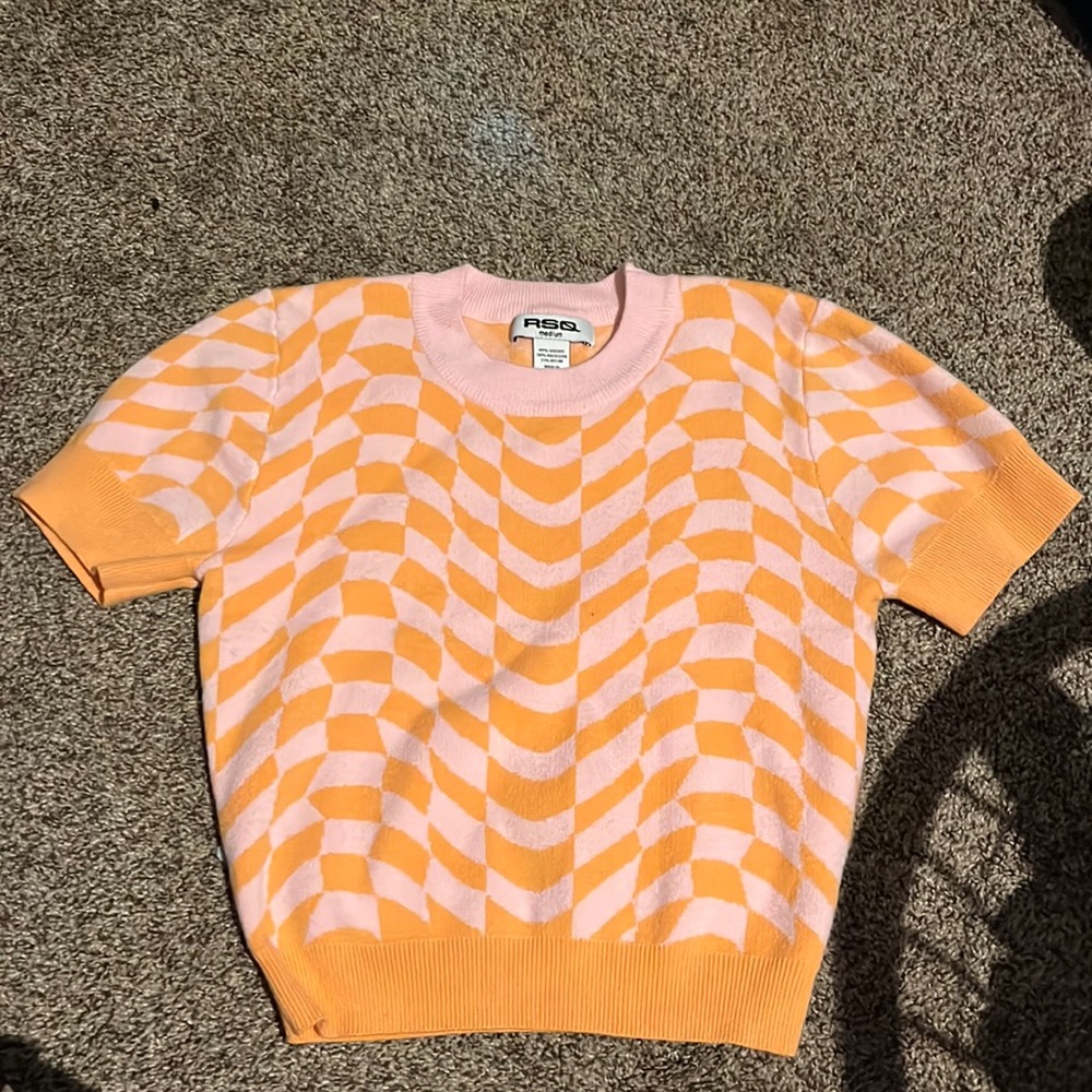 This a never worn sweater like /tee shirt.